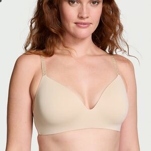 NWT Victoria's Secret The T Shirt Lightly lined wireless bra 32b